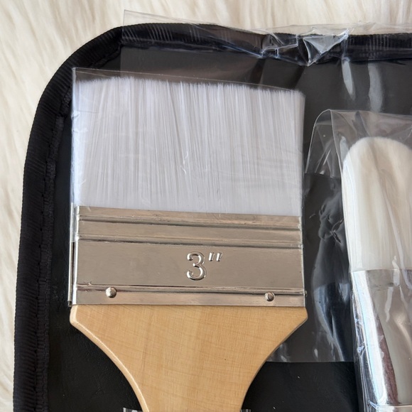 Black Paint Brush Set with Case - Picture 4 of 7